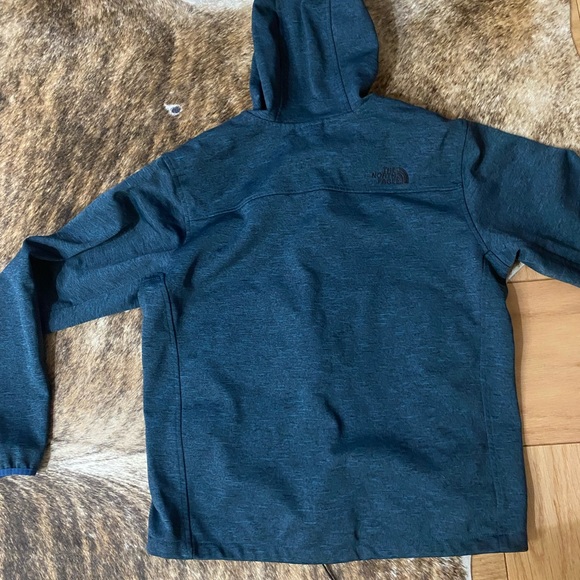 The North Face windbreaker hoody jacket. Size M - Picture 3 of 3